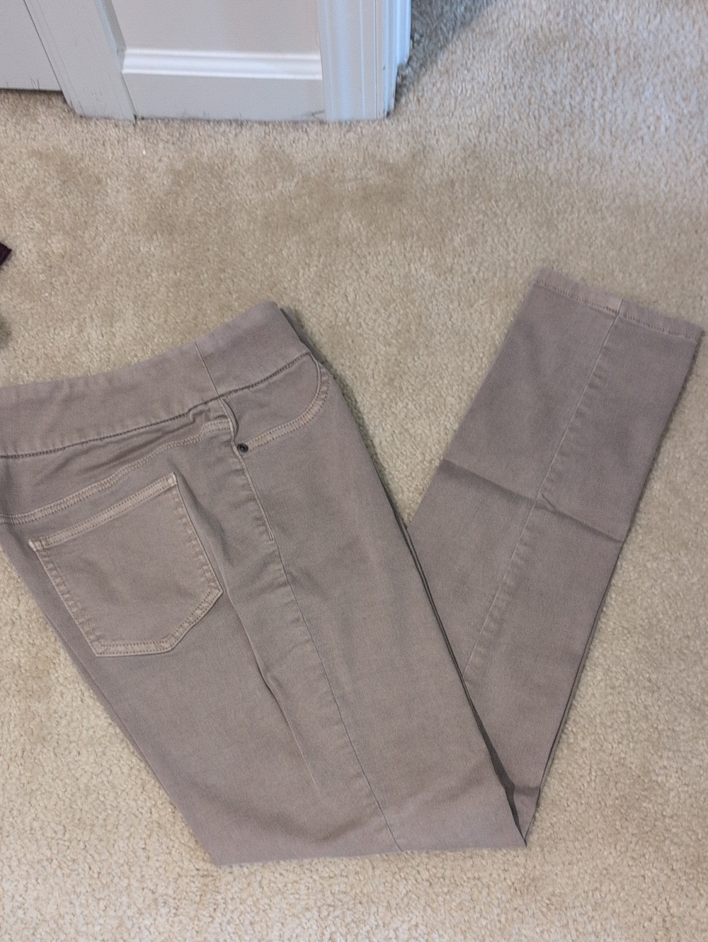 Chicos Pull On Perfect Stretch Women’s Jeans in Taupe